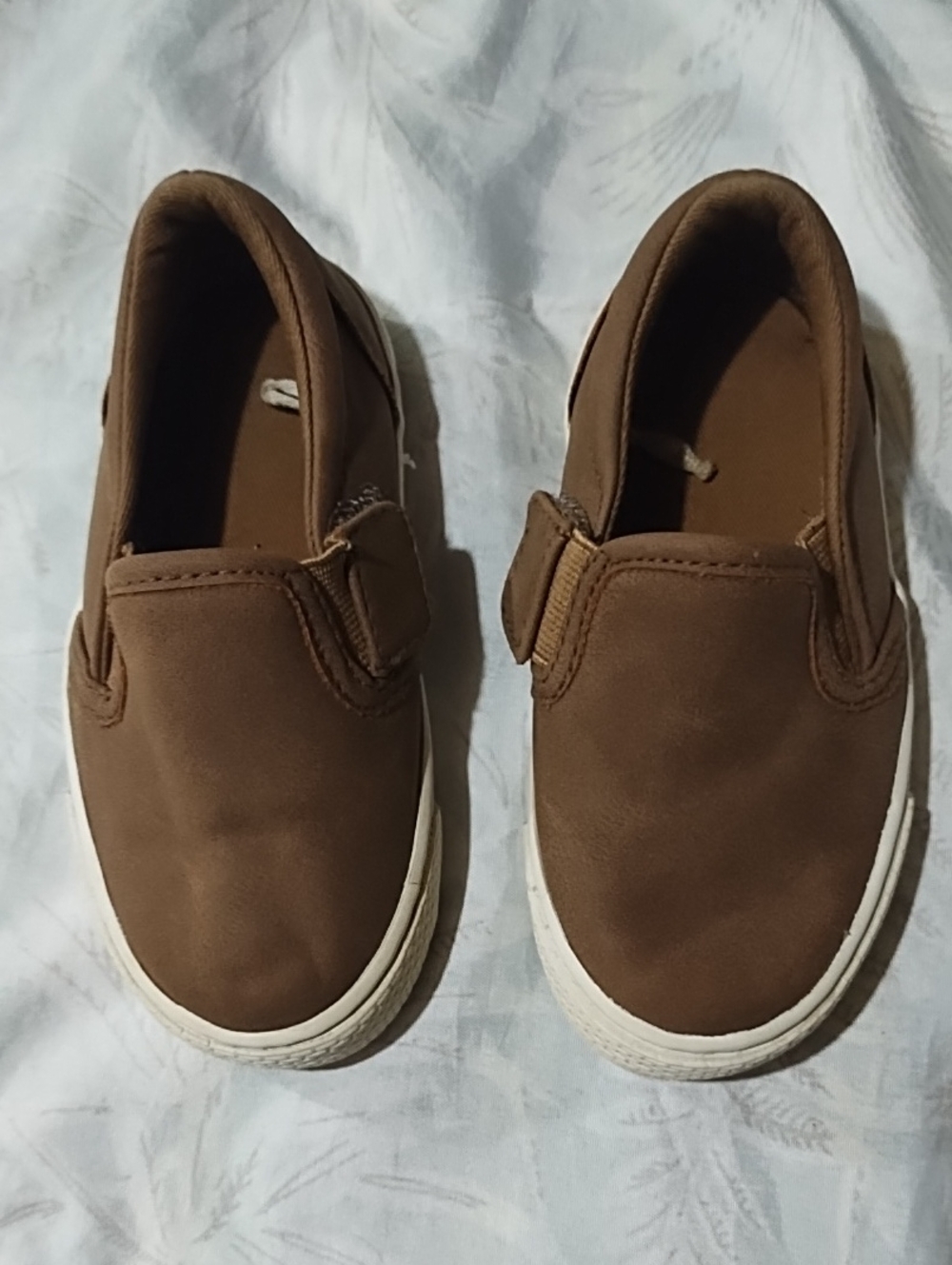 💥3/$5💥Place Brown Slip-On Kids Sneakers with White Sole Size Toddler 7 VGC.
